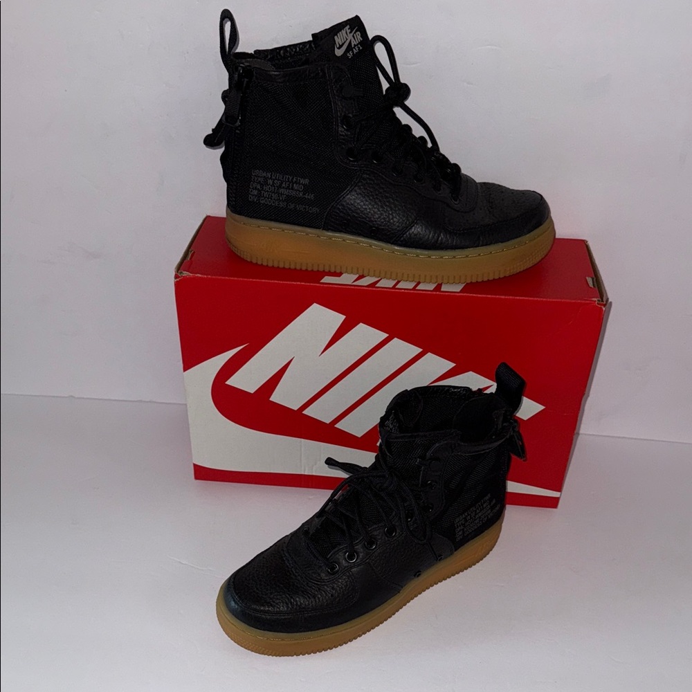 Nike Black AA3966-002 High-Top SF AF1 Sneakers Gum Sole Back Zip Women’s Size 8
